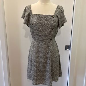 NWOT Sienna Sky Black / White Flutter Sleeve Dress - Sz Medium